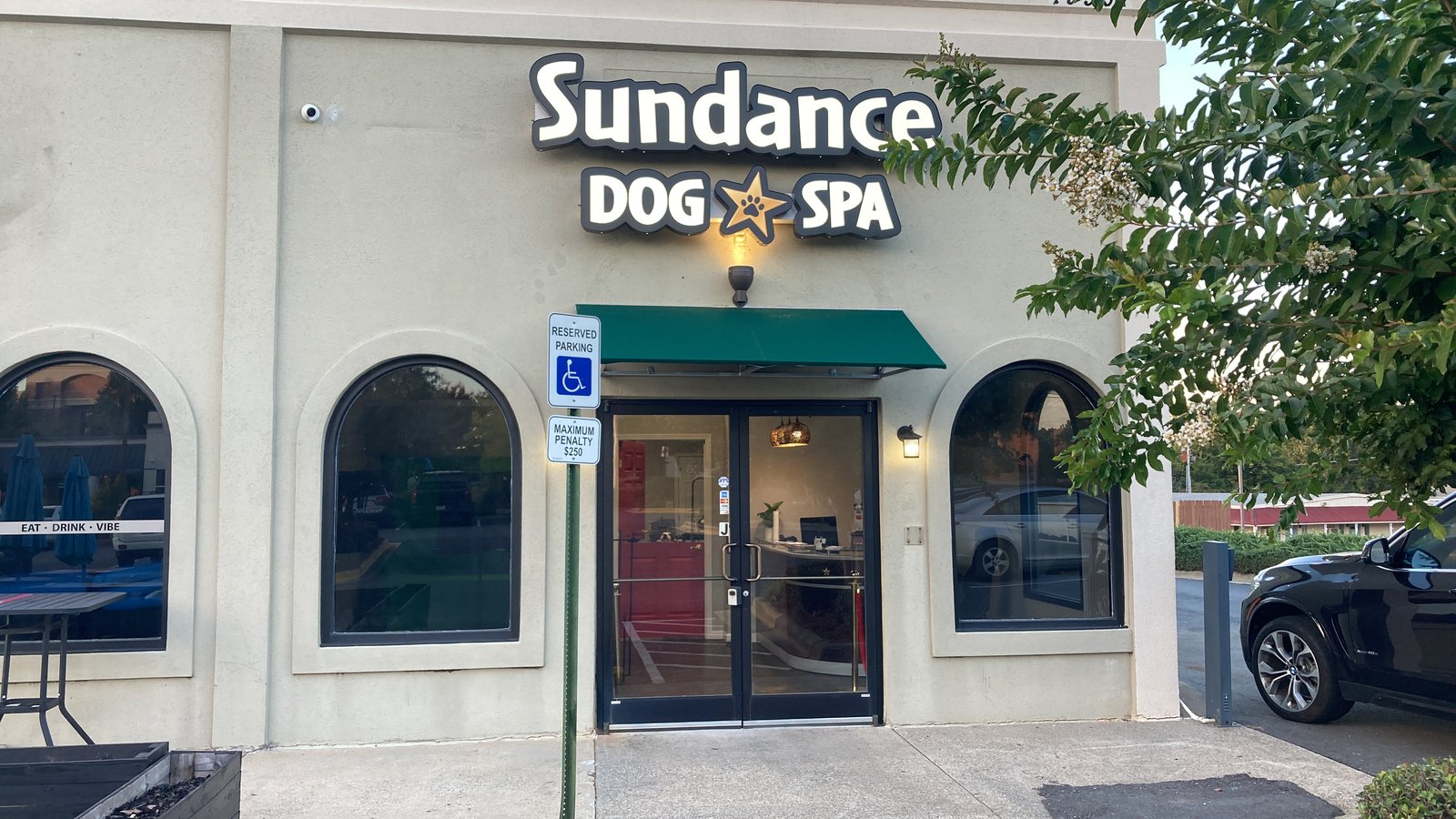 Sundance Pet Grooming storefront, home of Lake Norman Grooming Academy in Cornelius, NC
